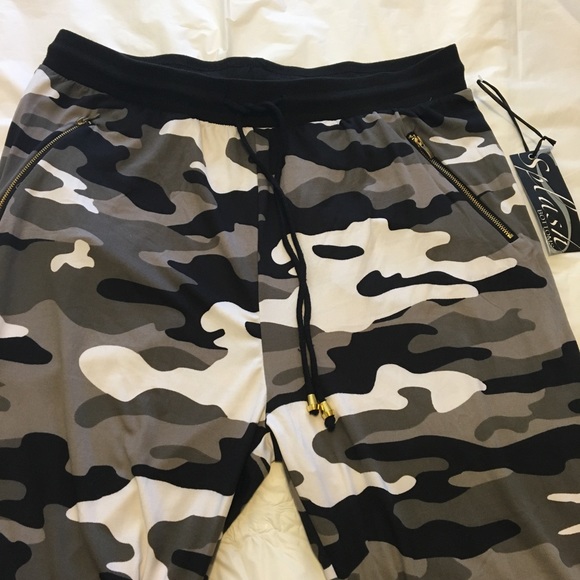 Pants - ⏰ Black and White Camo Leggings
